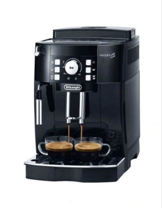 Ekspres ciśnieniowy DeLonghi Magnifica – czarny