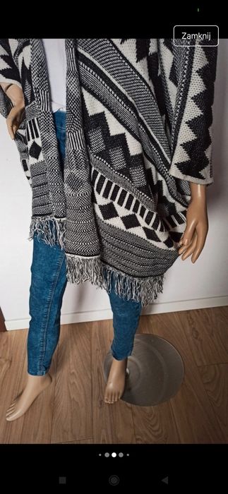 Sg Piękne ponczo wzory czarnobiałe  z frędzlami orginalne stylowe modn