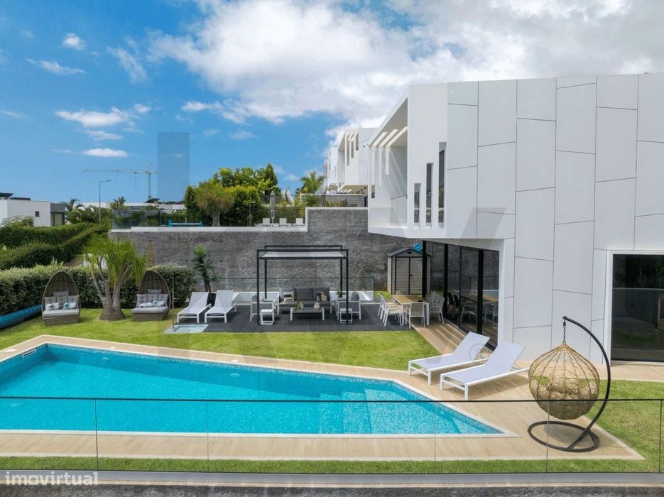 Diamond House | Moradia T4 com Piscina e Vista Mar – Funchal