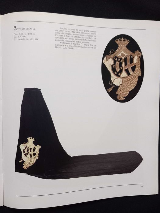 Livro - Mantos Régios e Paramentos do Paço Ducal de Vila Viçosa