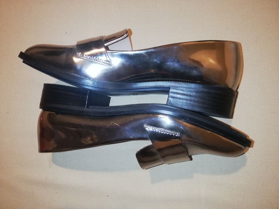 Sapatos metalizados
