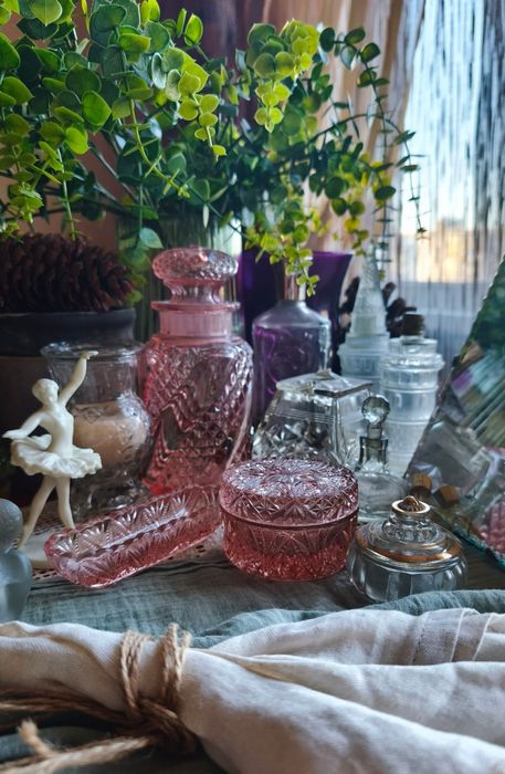 Флаконы пустые от духов шкатулка пудреница статуэтка подарок винтаж