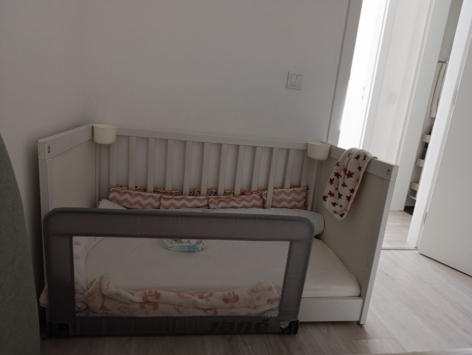 Berço tipo Montessori pouco uso!