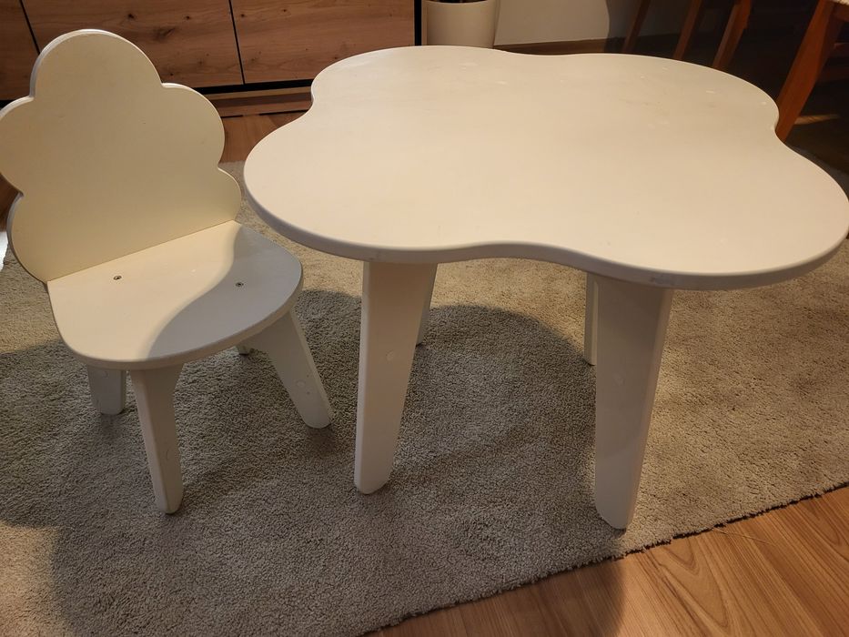 Stolik dziecięcy z krzesłem