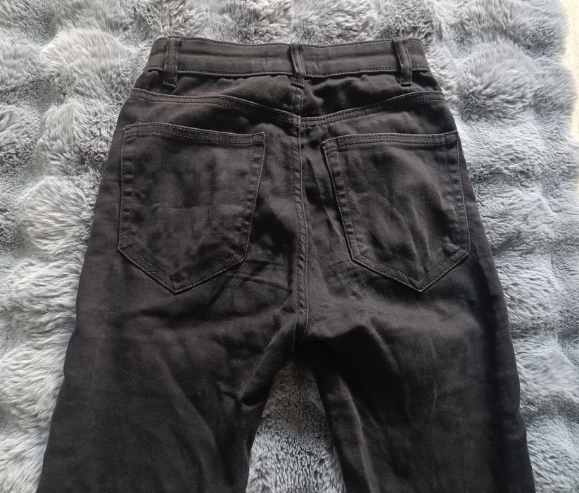 Czarne spodnie damskie rurki
