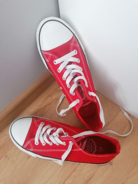 Czerwone trampki 39