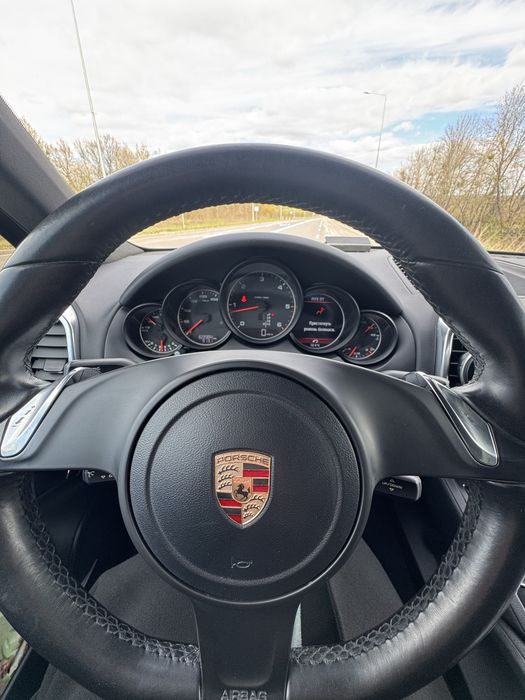 Porsche Cayenne 2012 року