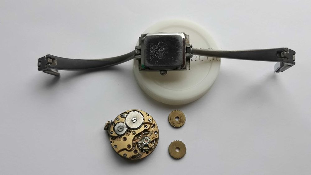 Две пары наручных часов механических ссср dolmar gucci