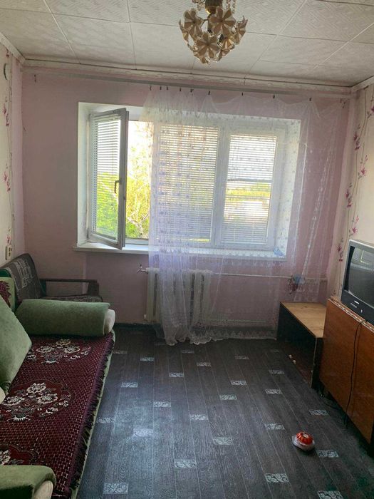 Продам 1-кімнатну гостинку, 10 хв. від м. Індустріальна (Пролетарська)
