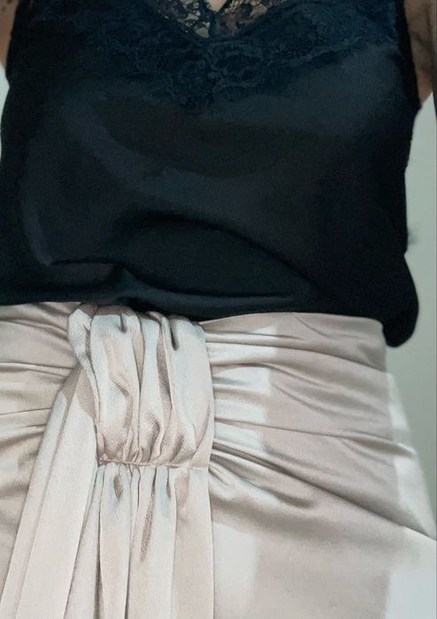 Belissima saia acetinada Zara