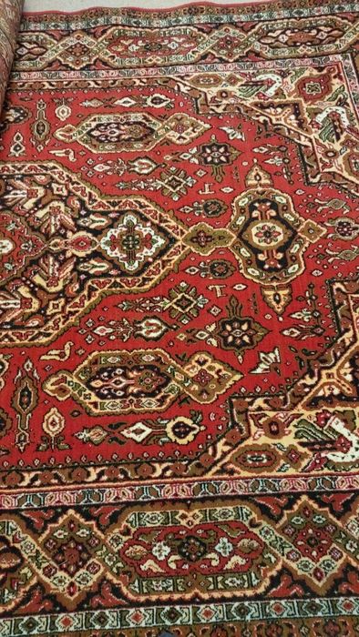 Продаю килим 2 на 3