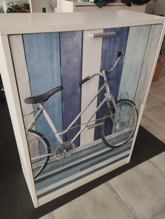 Sapateira com pintura de bicicleta