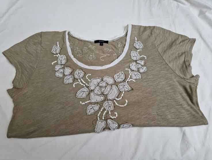 T-shirt Beje decoração motivos florais