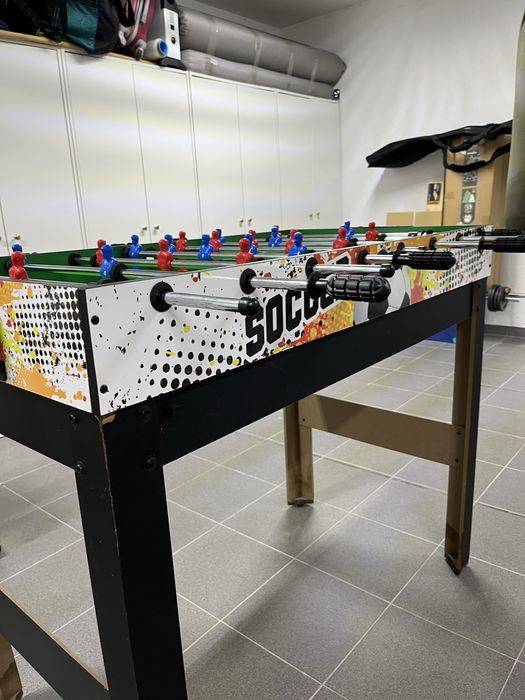 Mesa de jogos - ótimas condições