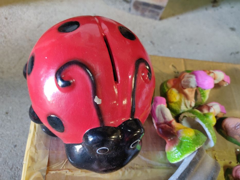 Peças várias em barro pintado (presépio e decoração)