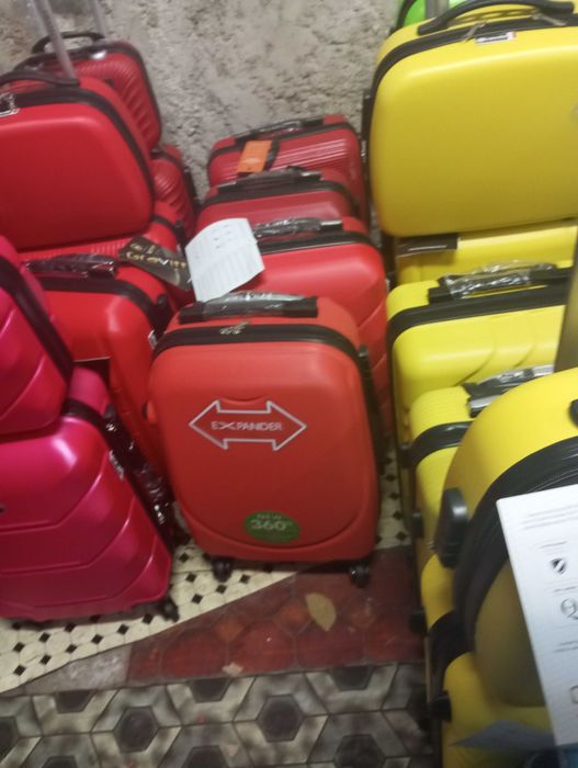 walizka mała kabinowa z abs na 4 kołach podróżna