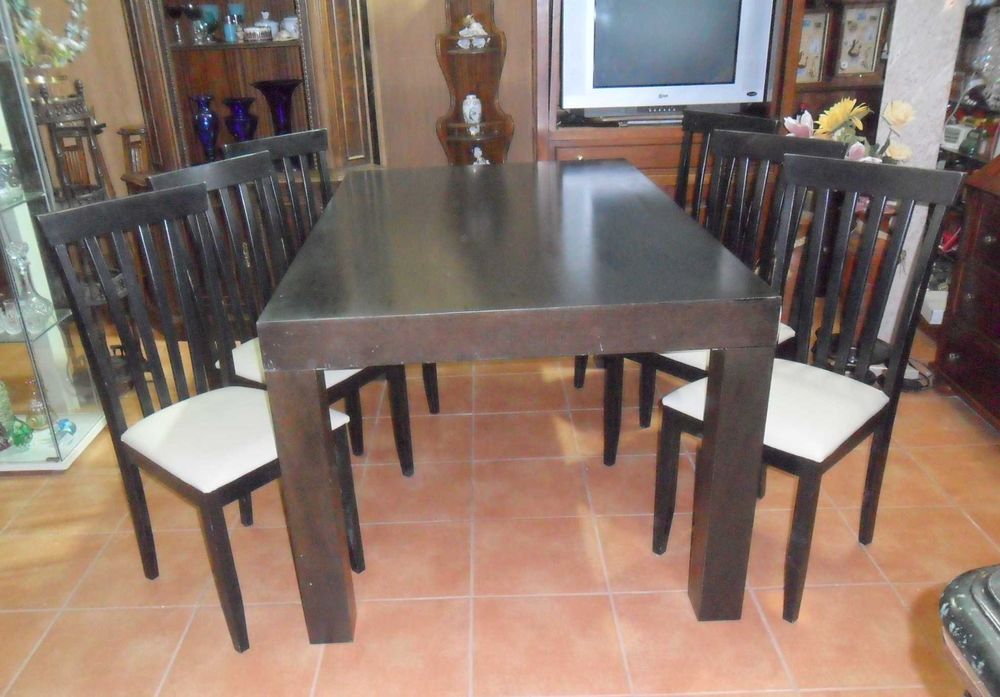 Mesa rectangular em wengué com cadeiras