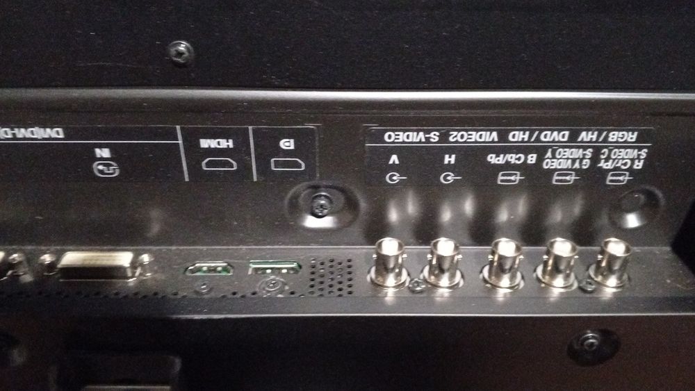 NEC MultiSync v 754 Q та v552