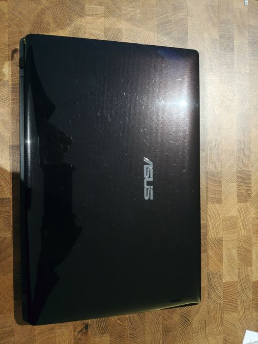 Asus X53U na części: obudowa, matryca, klapa, klawiatura