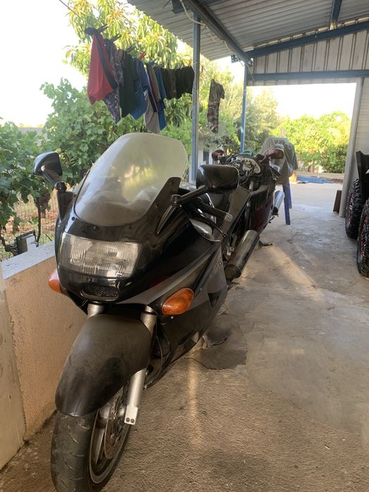 2 Kawazakis ninja ZZR 1100