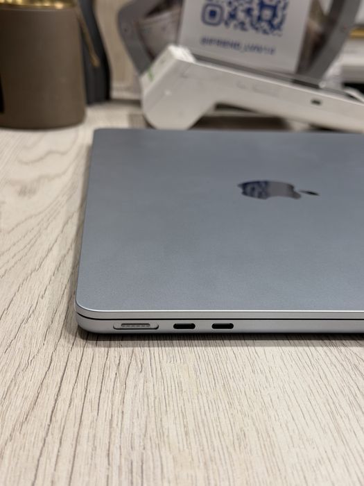 New open/box MacBook Air 13 Retina, Sky Blue, 1TB, 10 CPU / 10 GPU, 24GB RAM with Apple M5 (MDHK4)