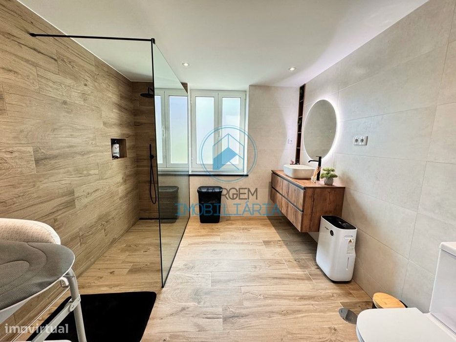 Moradia T5 a 3 minutos do centro, com garagem e piscina