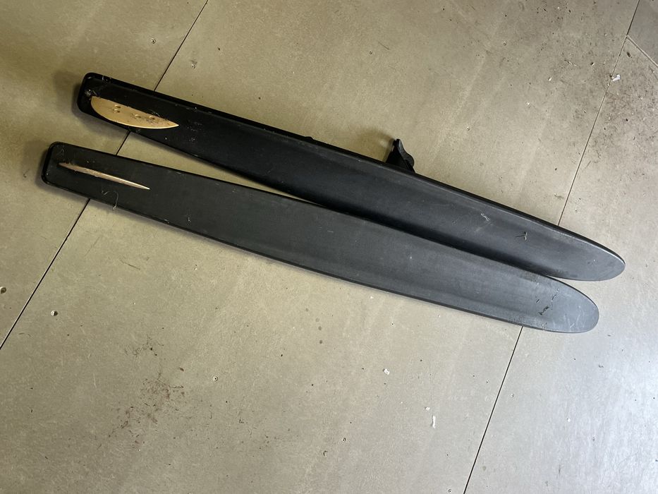 Skis aquáticos / 220€