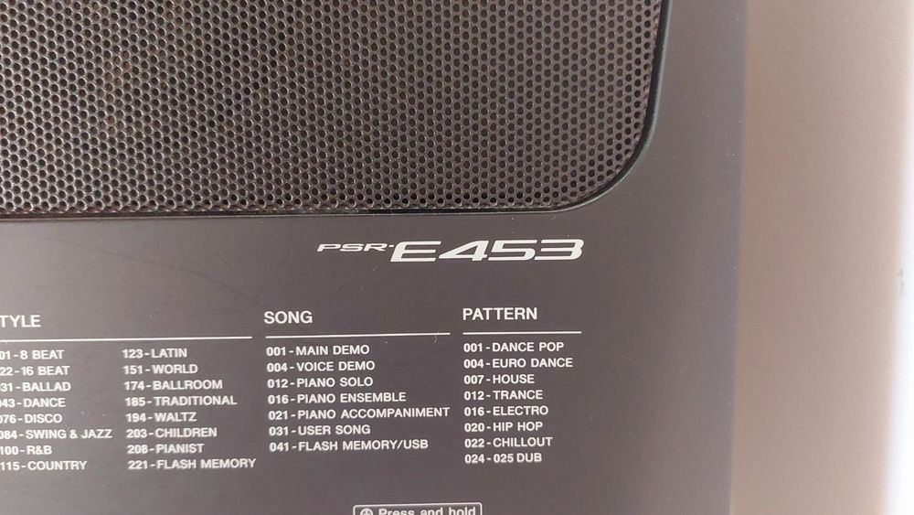Keyboard Yamaha PSR E453