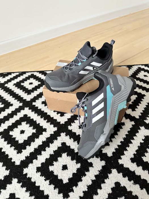 Кросівки adidas, адідас