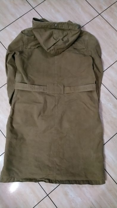 Płaszczyk z kapturem trencz