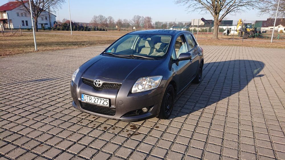 Toyota Auris Salon Polska