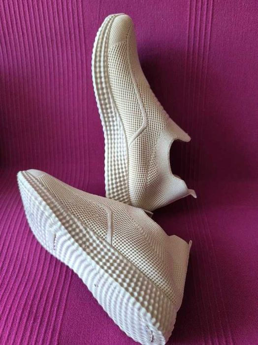 Beżowe buty skarpetowe rozm.39