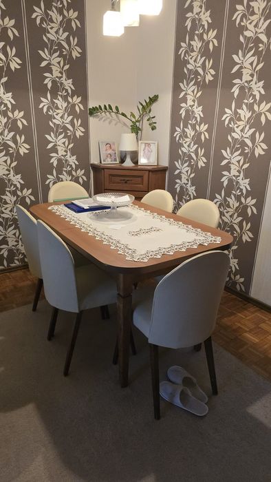 Stół z 6 krzesłami