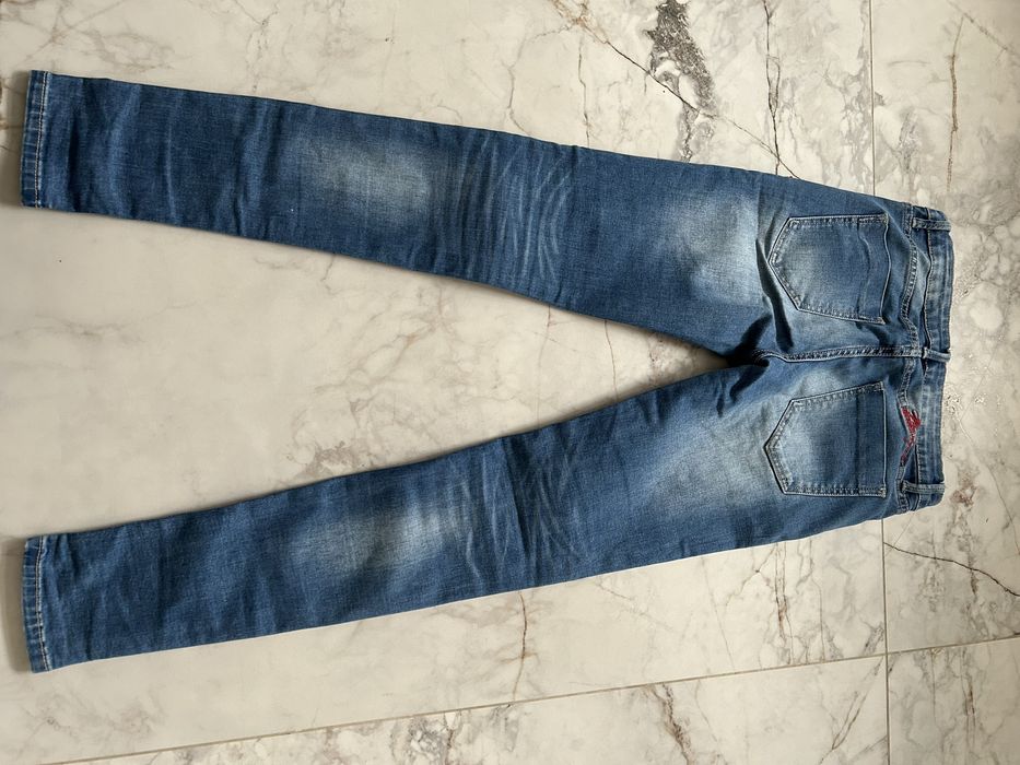 Desigual jeansy z naszywakami rozm. 26