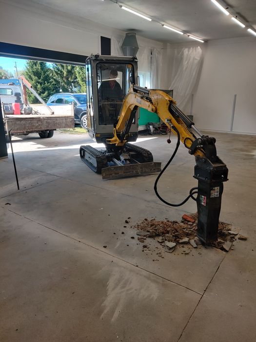 Usługi minikoparką z młotem ,ogrodzenia-magazyny,usługi spawalnicze