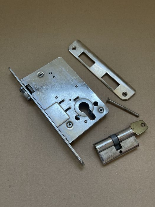 Замок врізний