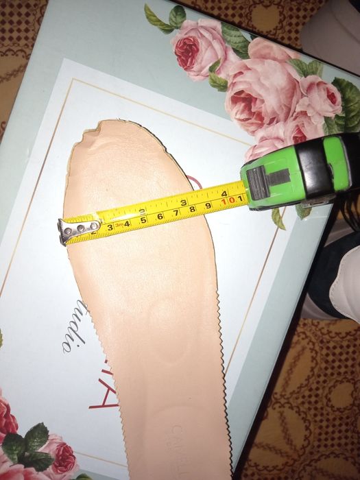 Кроссовки женские