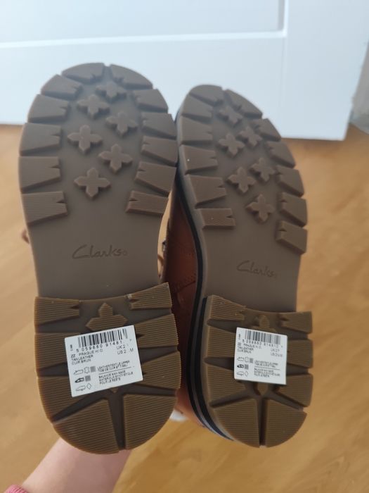 Дитячі нові шкіряні чоботи від бренду Clarks 34 розміру