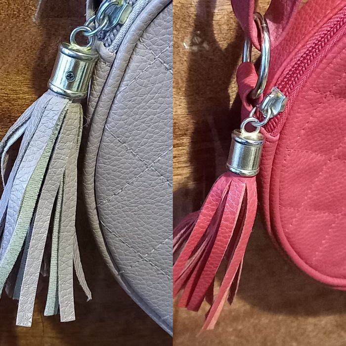 Маленька округла стьобана сумочка від Avon.