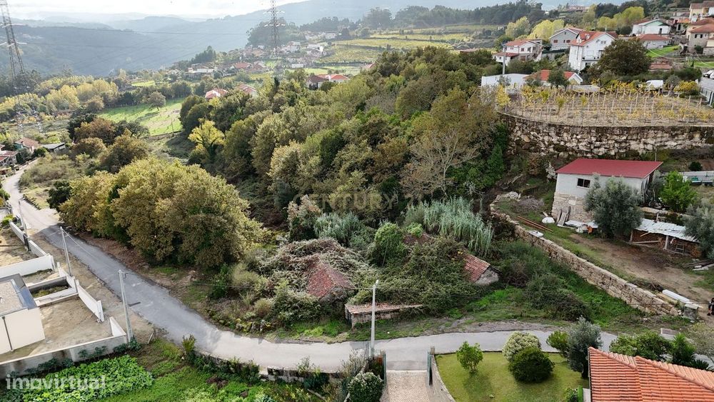 Moradias em ruína em Abragão
