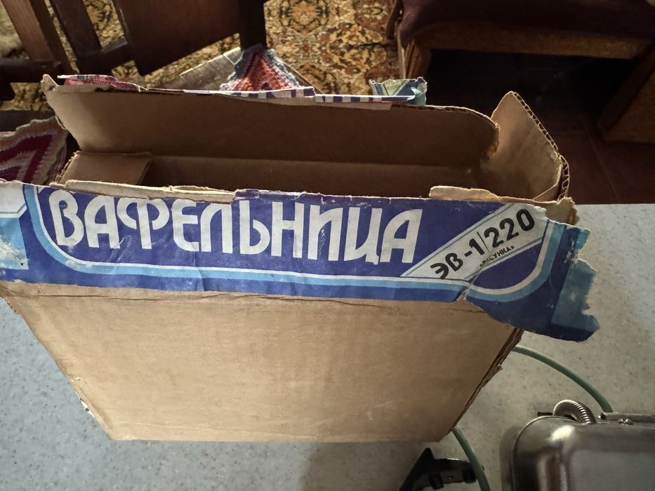 Вафельницу продам