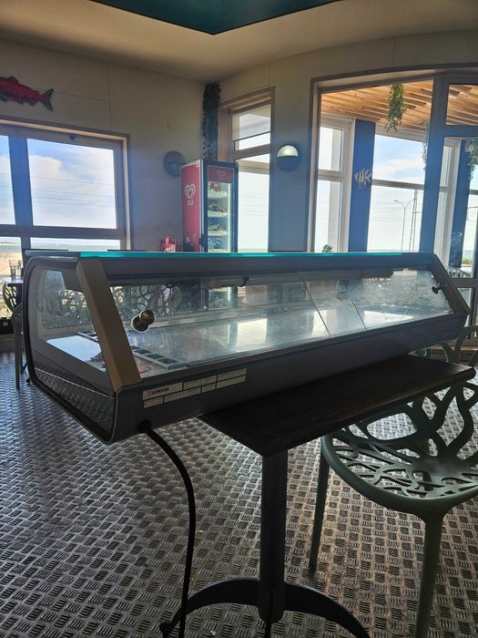 Vitrine Aquecida Profissional Azkoyen - Ideal para Cafés / Snack-Bar