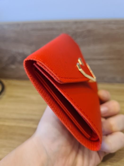 Czerwony portfel z serduszkiem