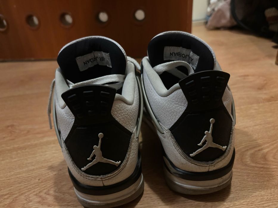 Air Jordan 4 Military Black