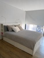 Cama de casal Brimnes c/cabeceira estante (160x200)
