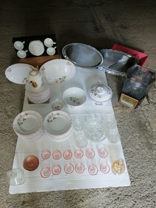 Antique tableware..425285971074109440