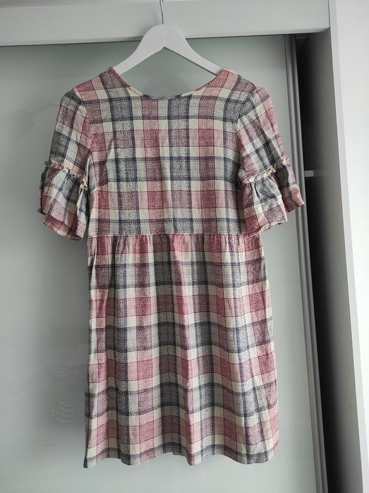 Sukienka z kokardą na plecach