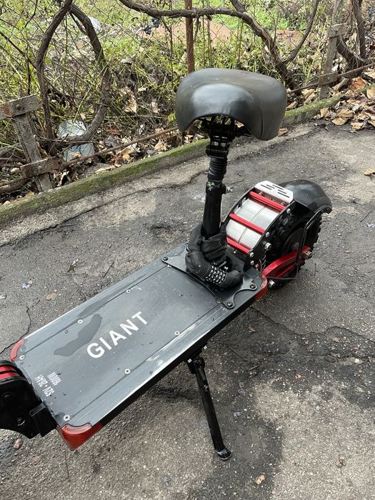 Електросамокат GIANT