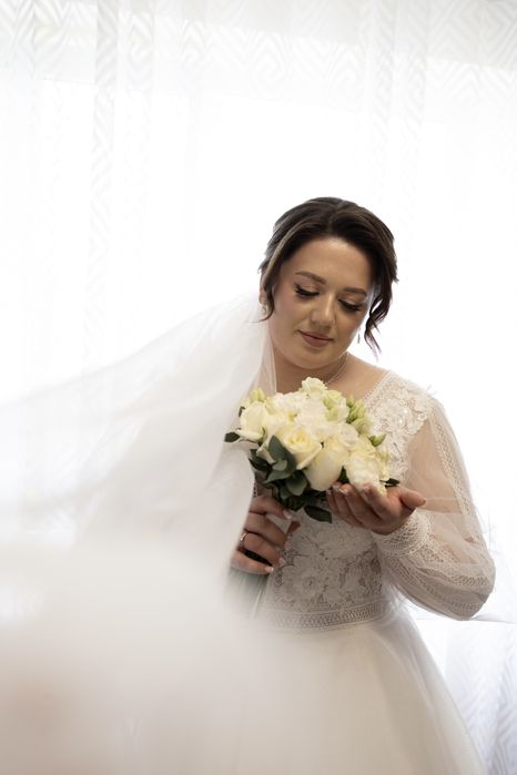 Продам весільну сукню