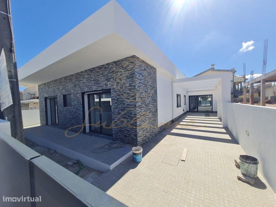 Moradia Térrea com 4 Quartos 'NOVA'